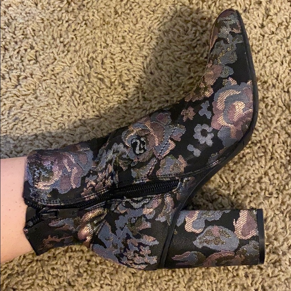 Kenneth Cole Booties - Picture 2 of 2